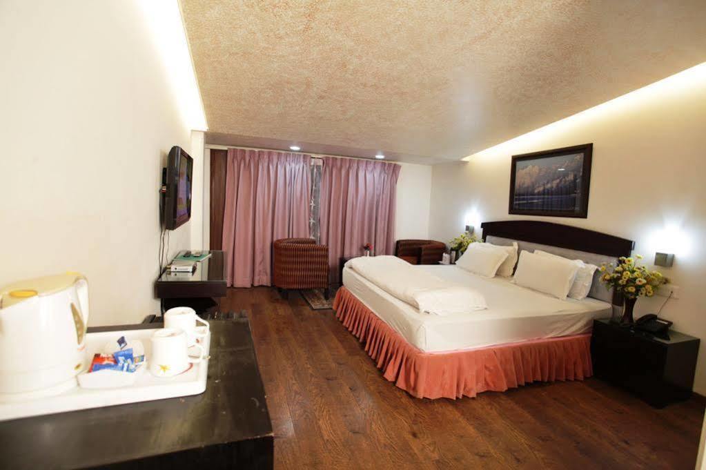 Hotel Grand Mumtaz Towers Srīnagar Exterior foto