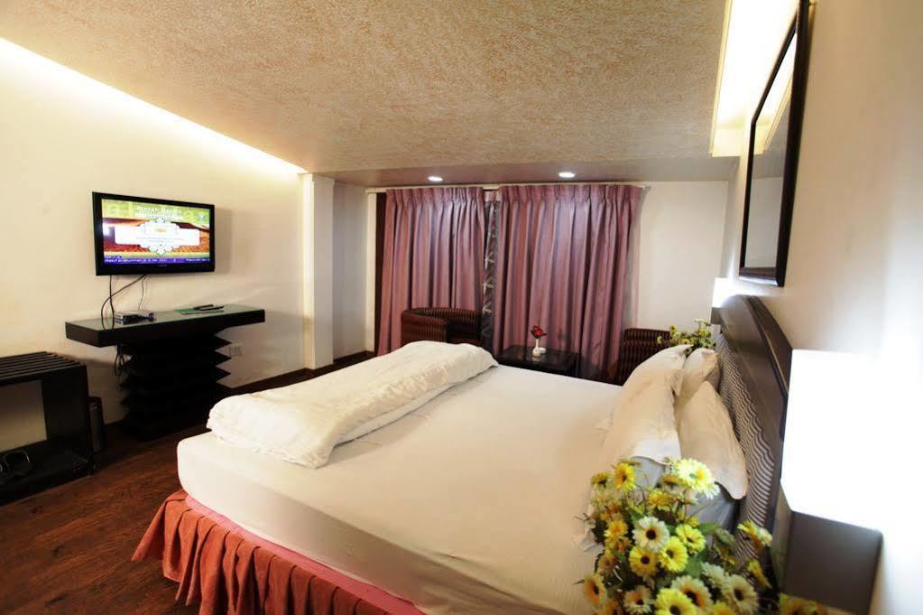 Hotel Grand Mumtaz Towers Srīnagar Exterior foto