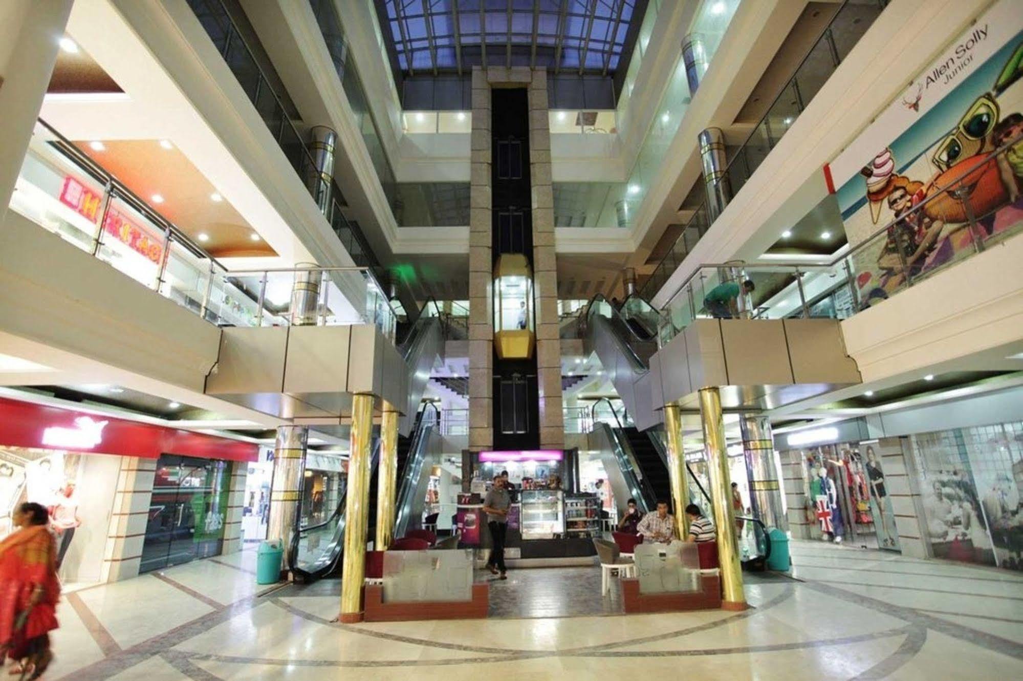 Hotel Grand Mumtaz Towers Srīnagar Exterior foto