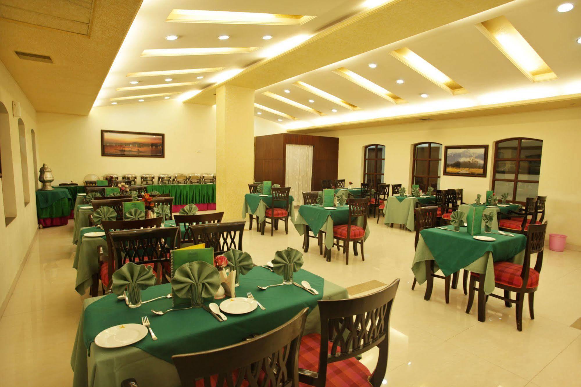 Hotel Grand Mumtaz Towers Srīnagar Exterior foto