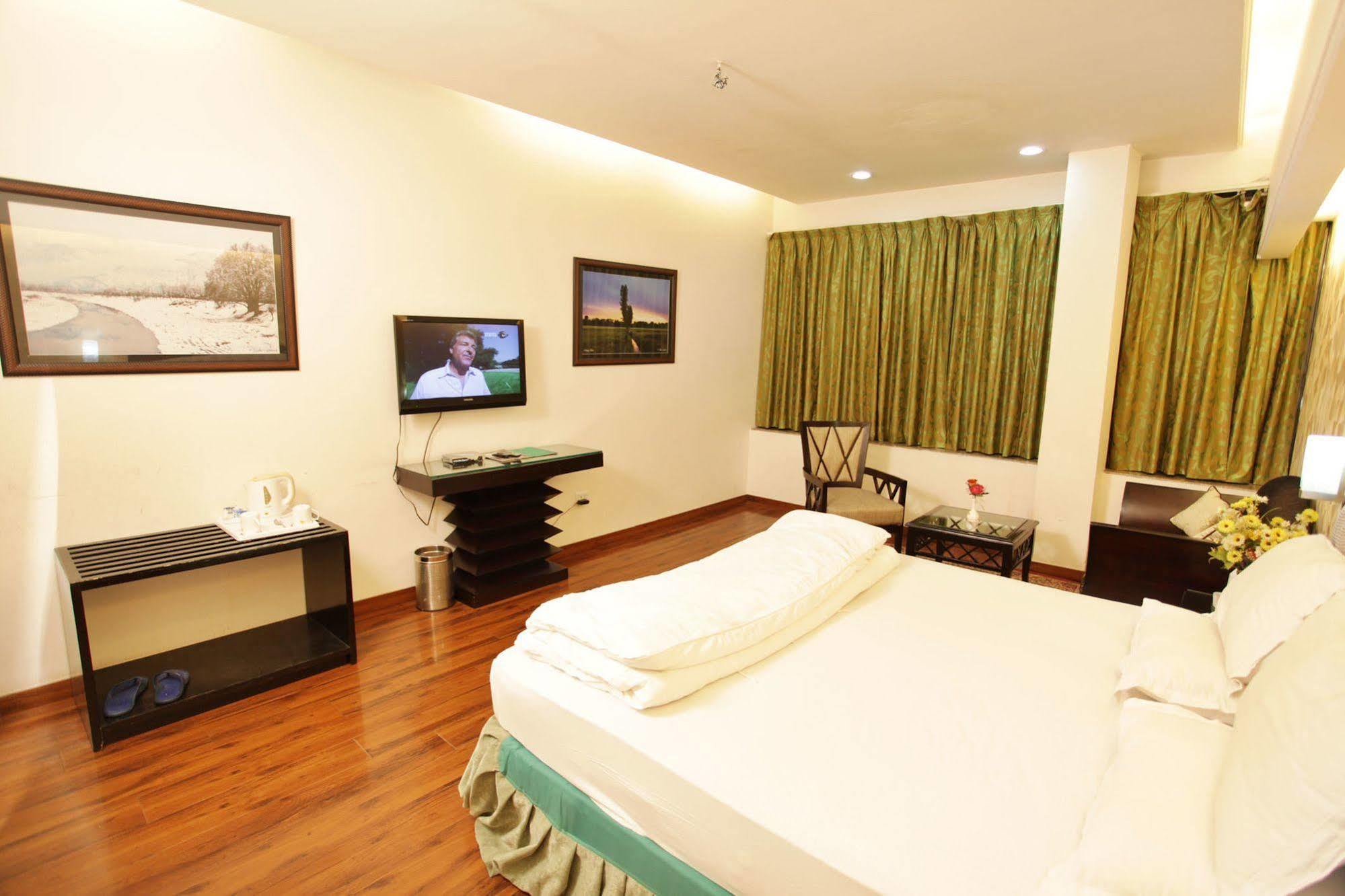 Hotel Grand Mumtaz Towers Srīnagar Exterior foto