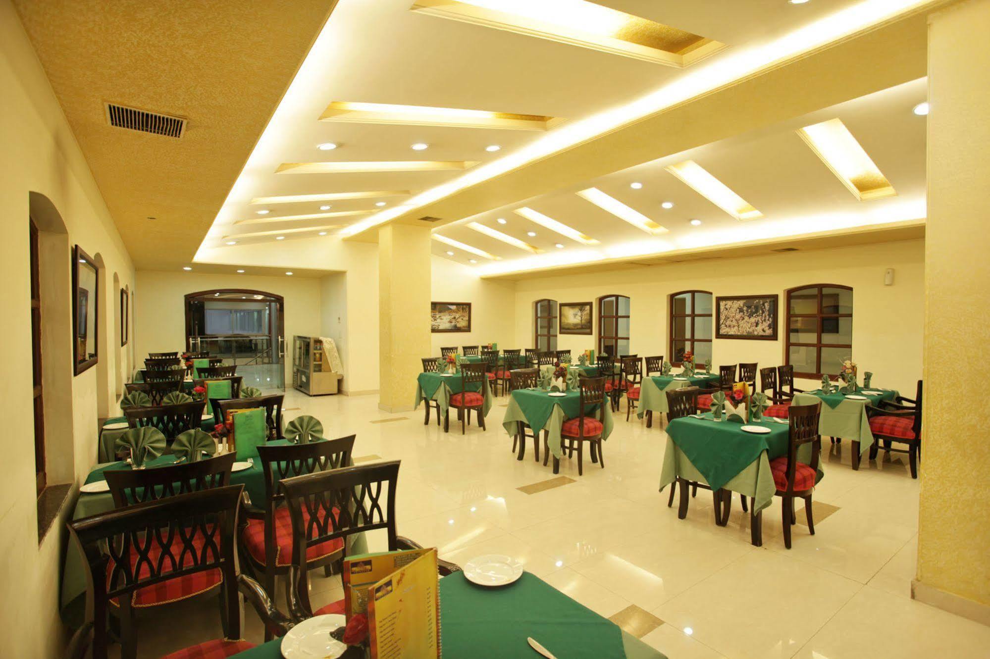 Hotel Grand Mumtaz Towers Srīnagar Exterior foto
