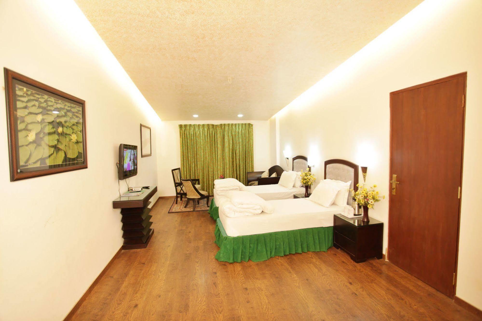 Hotel Grand Mumtaz Towers Srīnagar Exterior foto