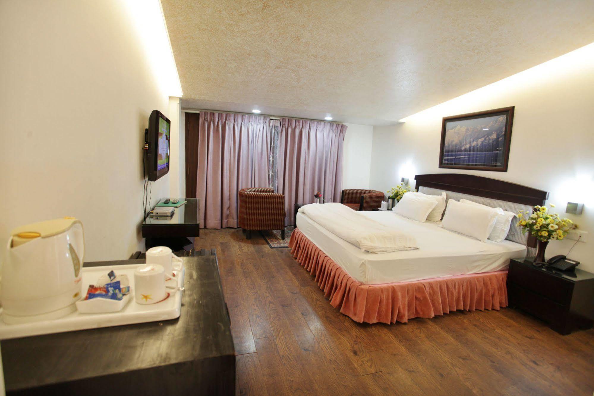 Hotel Grand Mumtaz Towers Srīnagar Exterior foto