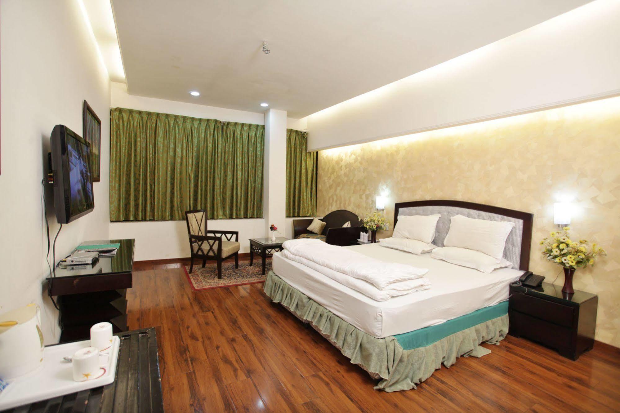 Hotel Grand Mumtaz Towers Srīnagar Exterior foto